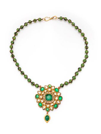 Pendente in oro, argento, diamanti, smeraldo, pietre verdi e smalto Lunghezza...