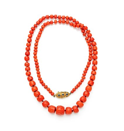 Collana in corallo e oro Lunghezza cm 70 Oro giallo 750/000. Corallo da mm. 4...