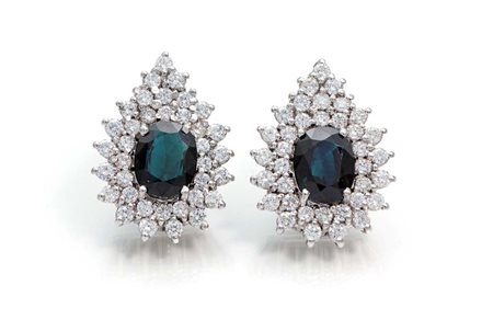 Coppia di orecchini in oro, zaffiri e brillanti Oro bianco 750/000. Diamanti...