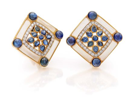 Coppia di orecchini in oro, brillanti, zaffiri e cristallo di rocca cm...