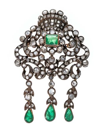Spilla pendente antica in oro, argento, diamanti e smeraldi cm 7 x 4,5 Primi...
