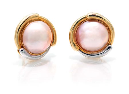 Coppia di orecchini in oro e perle Diametro cm 2 Oro giallo 750/000. Peso...