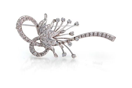 Spilla in oro e brillanti Lunghezza cm 6 Oro bianco 750/000. Diamanti in...