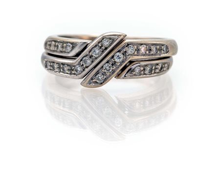 Anello in oro, brillanti a doppia fede ad incastro Misura 11 Oro bianco...