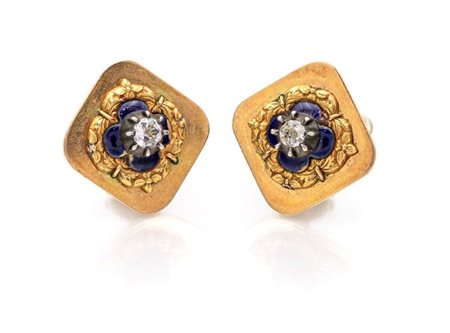 Coppia di orecchini in oro e smalti mm 20 x 20 Oro giallo 750/000. Peso...