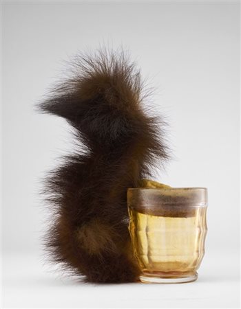 MERET OPPENHEIM "L'Écureuil" 1969
multiplo, boccale da birra, spugna in plastica