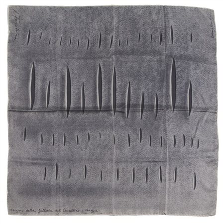 Lucio Fontana "Foulard" 1958
foulard in seta argento
cm 78x78
Esemplare numero 2
