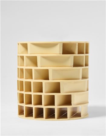 Gianni Colombo "Strutturazione acentrica (bianca)" 1981
perspex
h cm 10,2, diam.