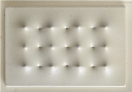 ENRICO CASTELLANI "Rilievo bianco" 1968
multiplo in pvc
cm 14,5x20,3
Firmato sul