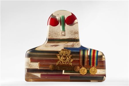 Enrico Baj "Personaggio decorato" 1968
resina poliestere
cm 31x35x6
firmato a pu