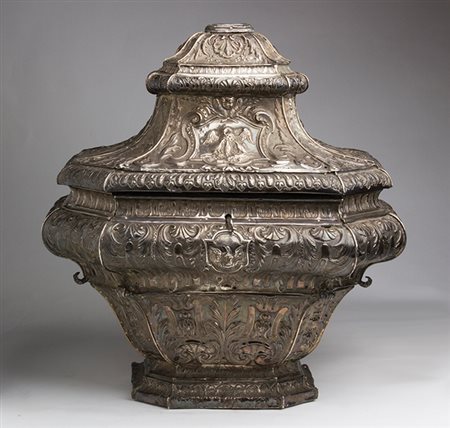 ARGENTIERI SICILIANI prima metà del XVIII secolo Repositorio in argento...