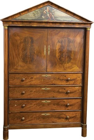 TRUMEAU, RUSSIA XIX SECOLO Impiallacciato in mogano e ciliegio. Parte...