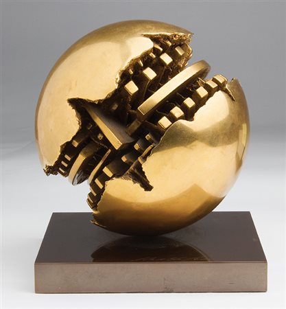 ARNALDO POMODORO Marciano di Romagna 1926 Sfera, 1970 Scultura in bronzo...
