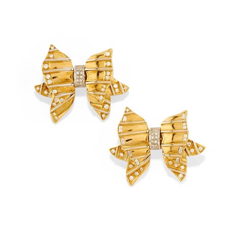 Due spille con diamanti 