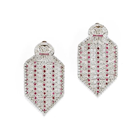 Orecchini pendenti con rubini e diamanti 