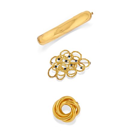 Due spille e un bracciale 