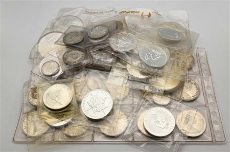 Lotto Canada: 4 monete da 10 Dollari; 18 monete da 5 Dollari; 22 monete da 1...