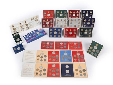 Lotto 22 Serie divisionali Città del Vaticano Giovanni Paolo II: Anno I-XXII;...