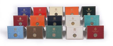 15 monete da 2 Euro Fdc Città del Vaticano: 2004, 2005, 2007-2017 Entro...