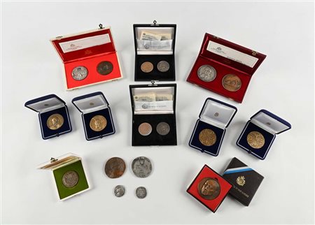 Lotto medaglie San Marino, Vaticano e Repubblica Italiana in argento e bronzo