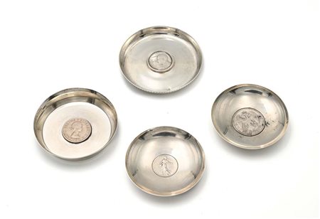 4 Piattini in argento 800/000 e 925/000 con al centro: 2 Franchi 1912 Terza...