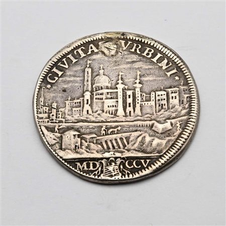 Mezza Piastra con la veduta di Urbino A.V 1705 Clemente XI (foro otturato e...