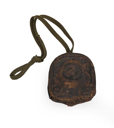 Antico portamonete in cuoio di epoca rinascimentale Laccio moderno in tela.