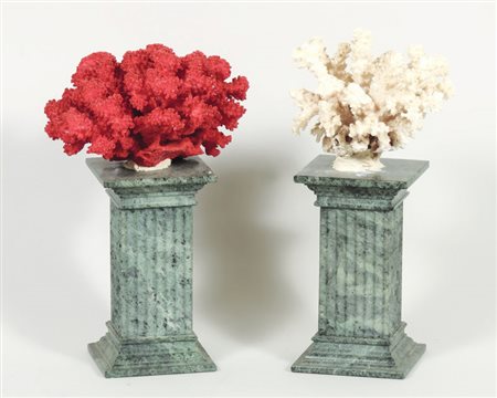 COPPIA DI SOPRAMMOBILI realizzati come colonne scanalate in marmo verde...