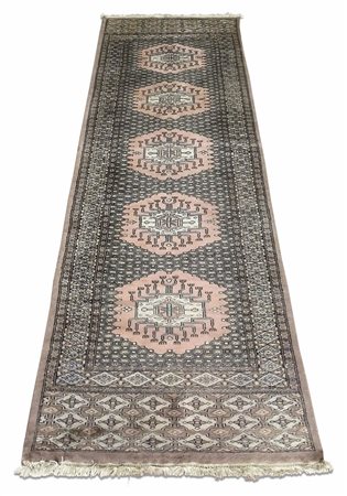 GALLERIA KASHMIR vecchia manifattura, fondo beige, campo a motivi geometrici...