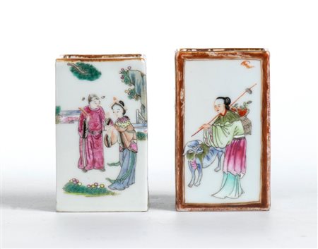  
Lotto di due vasetti a sezione quadrata Cina, periodo Repubblica (1912-1949)
 8 x 5 cm