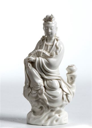  
Figura Dehua in porcellana "Blanc de chine" Cina, XX secolo
 Alt.: 15 cm