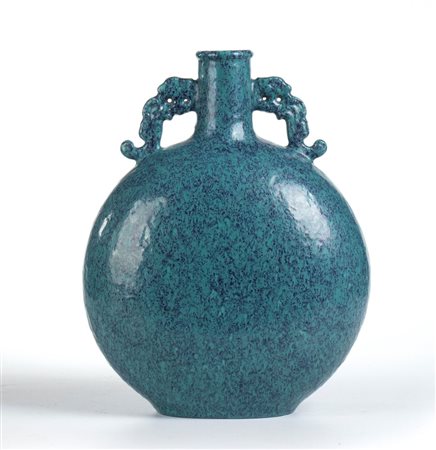  
Vaso a forma di luna Cina, XX secolo
 Alt.: 31 cm