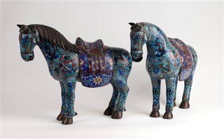  
Coppia di cavalli "Jintailan" cloisonné Cina, Periodo Repubblica (1912-1949)
 Alt.: 43 x 53 cm