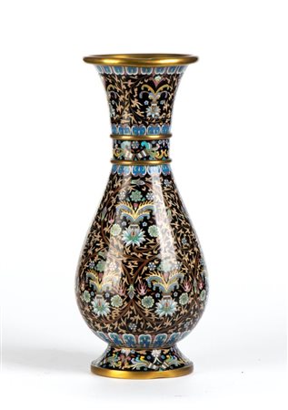  
Vaso in rame decorato a smalti cloisonné Cina, XX secolo
 Alt.: 38 cm