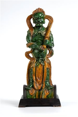  
Figura in ceramica a smalti sancai Cina, dinastia Ming (1368-1644)
Ceramica Alt. 48 cm