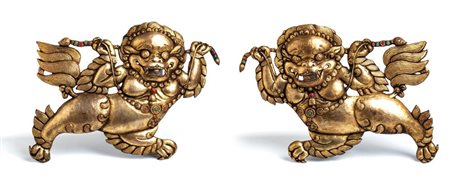  Coppia di leoni in rame sbalzato repoussé Cina, Tibet, dinastia Qing, XIX secolo Larg.: 39 cm