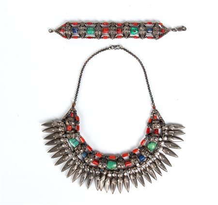  
Collana e bracciale tibetani Cina, Tibet, circa 1940
 Lung. 35 cm (collana); Lung. 15 cm (bracciale)