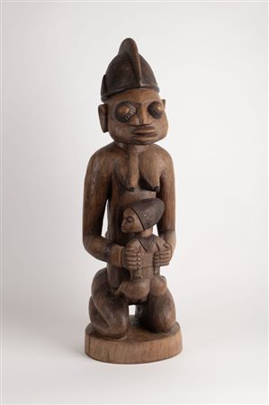  
Scultura Yoruba Nigeria, 1940 ca. 
 Alt.: 75cm; base: 25 cm (diametro)
