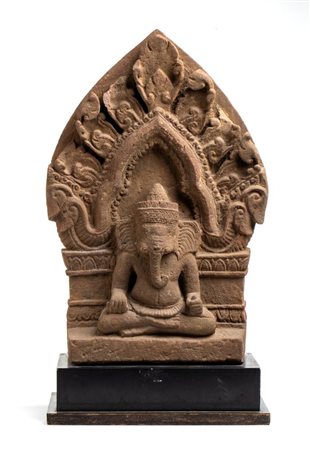 
Scultura Khmer in pietra arenaria divinità Ganesha stile Angkor Wat 
 Alt.: 57 cm