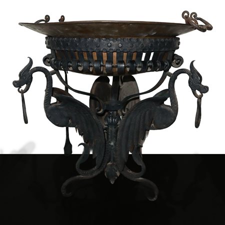 Braciere in ferro battuto con tre volatili di sostegno con paletta