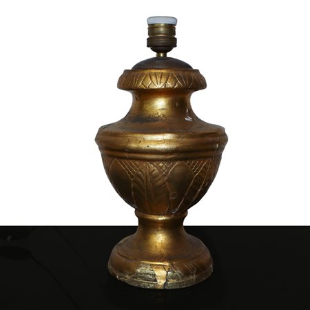 Lume in legno dorato