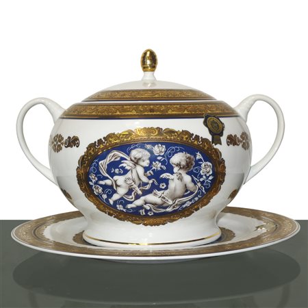 Limoges - Zuppiera con sottopiatto in porcellana con tesa in oro e al centro amorini