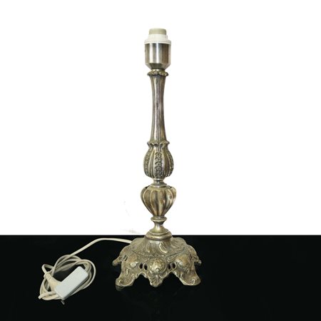 Lume monoforo elettrificato in metallo lavorato alla base