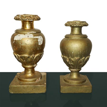 N°2 portapalme in legno dorato, 19° secolo