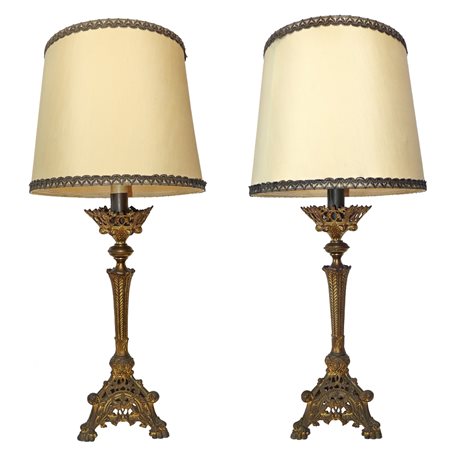 Coppia di lumi con base in metallo dorato, 19° secolo