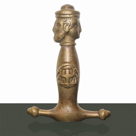 Elsa in bronzo dorato con stemma e testa bifronte, 12° secolo