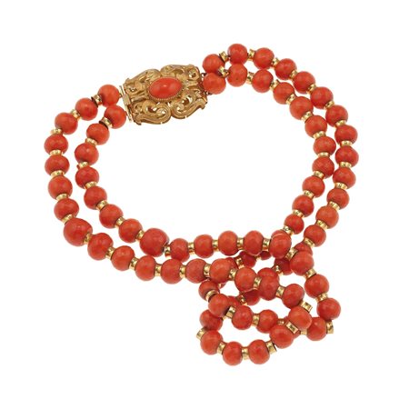 Collana a due fili di corallo fermezza e inserti in oro giallo 750/1000, gr....