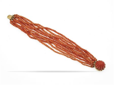 Bracciale a più fili di corallo fermezza in oro giallo 750/1000 con corallo...