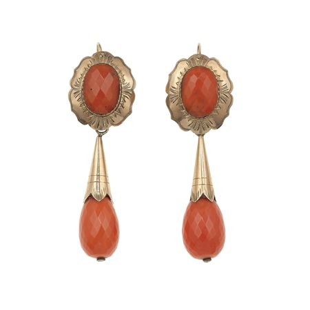 Orecchini pendenti con corallo montatura in oro 14Kt. Gocce rimovibili, gr....