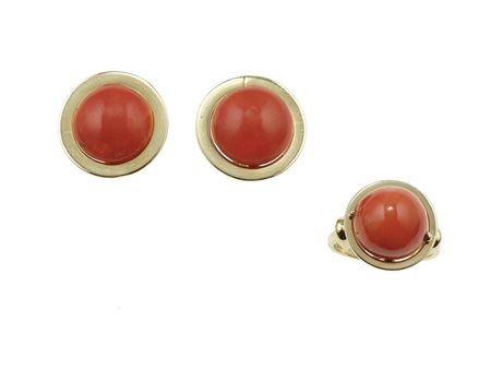 Demi-parure composta da anello ed orecchini con corallo aranciato montature...